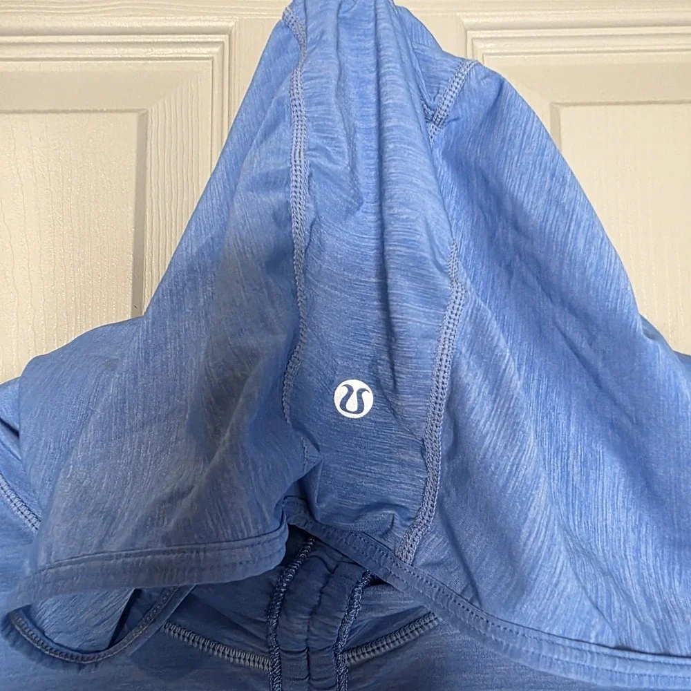 Lululemon Run In The Sun Porcelaine Blue Hooded‎ Pullover Womens Size 12 Running
